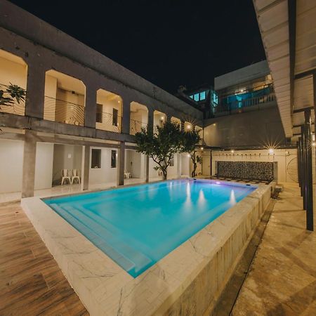 Hotel October Phuket Eksteriør billede