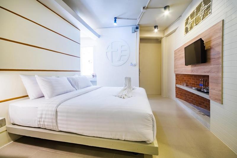 Hotel October Phuket Eksteriør billede