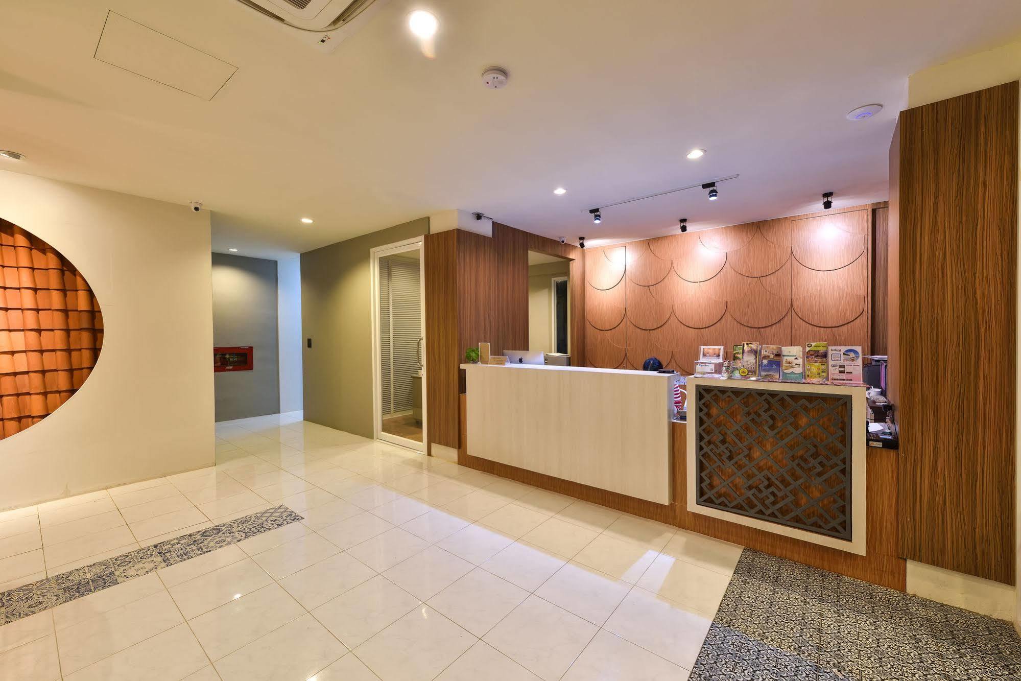 Hotel October Phuket Eksteriør billede