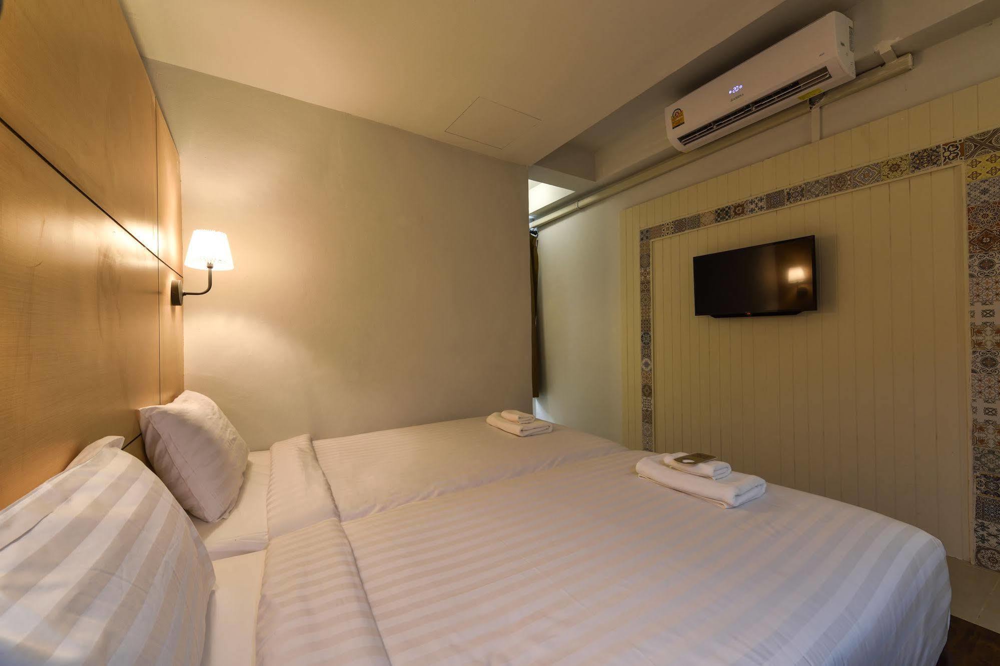 Hotel October Phuket Eksteriør billede