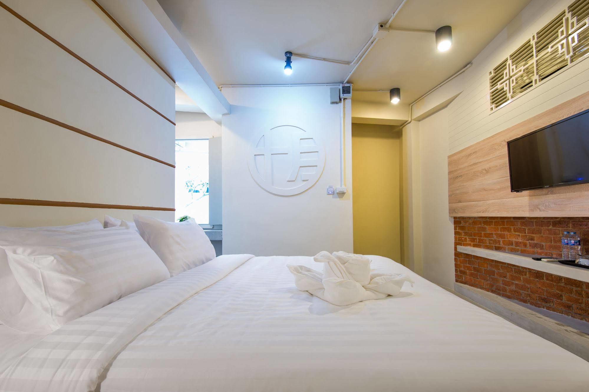 Hotel October Phuket Eksteriør billede