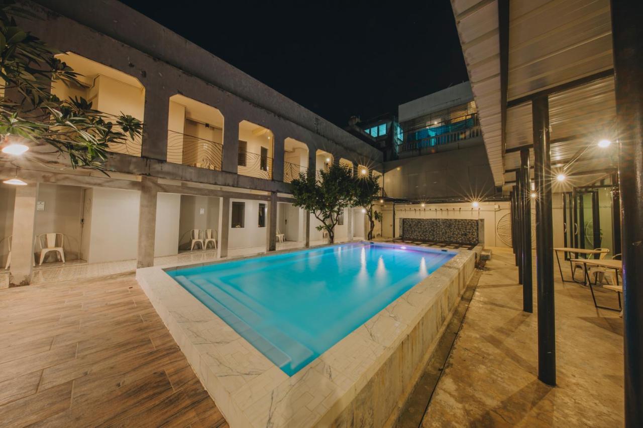 Hotel October Phuket Eksteriør billede